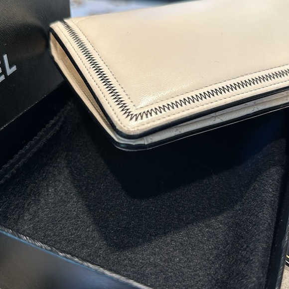 Chanel wallet soft white with black trim - Picture 10 of 11